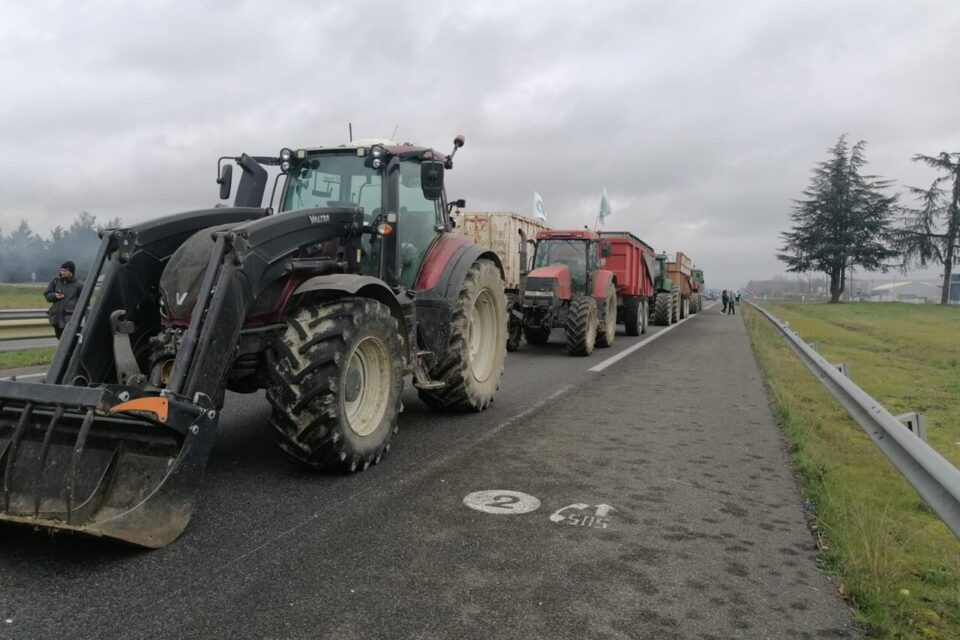 Les agriculteurs sont entrés sur l'autoroute.