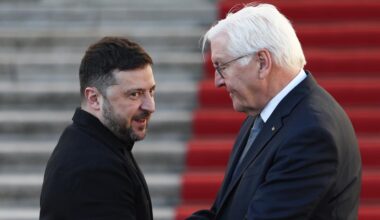 après sa réunion avec les négociateurs américains, Volodymyr Zelensky rencontrera lundi des responsables européens