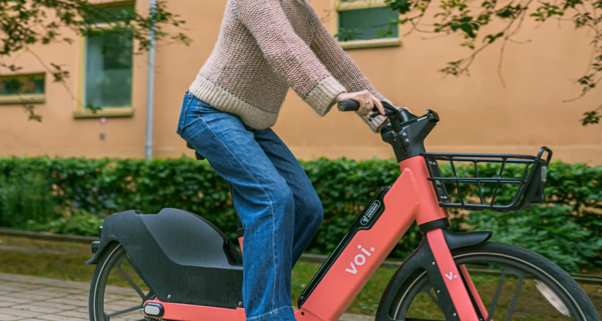 C’est quoi cette idée de vélos Voi avec porte-skis à Grenoble?