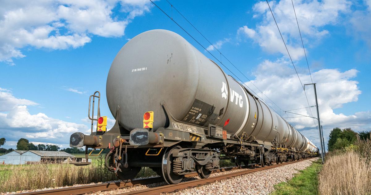 un train de fret déraille et provoque une fuite de soufre fondu