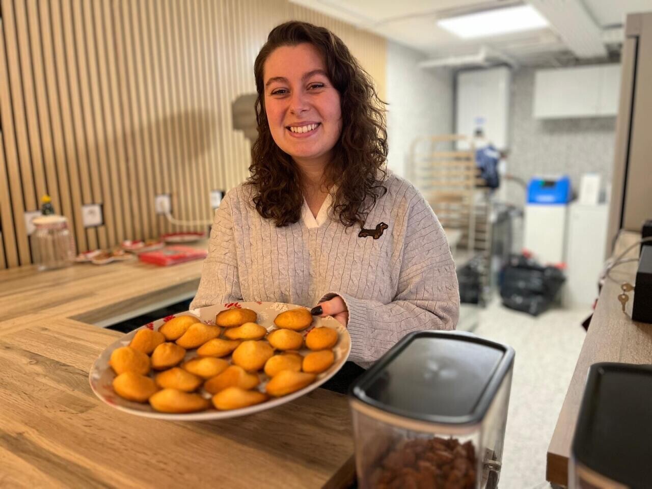 Envie d’une pause gourmande avec votre toutou ? Victoire ouvre un salon de thé canin à Lille !