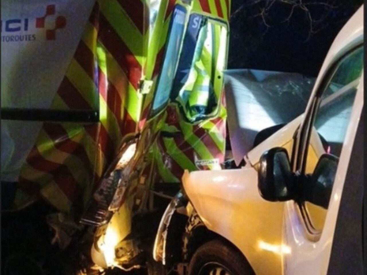 Sur l'A10 vers Bordeaux, un automobiliste percute violemment un fourgon d'intervention avec un agent à bord
