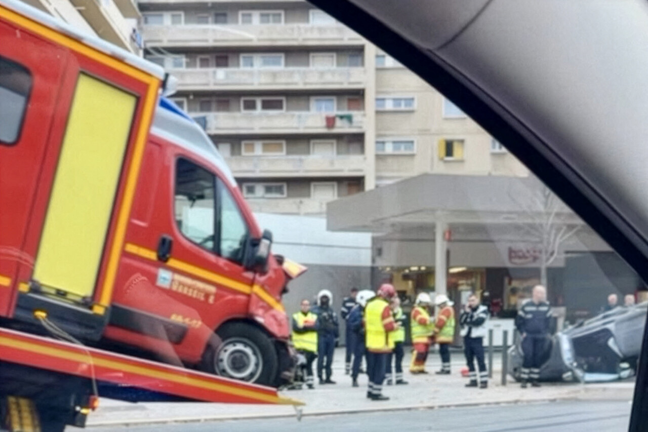 Marseille. Très violent accident entre les pompiers et une voiture, les véhicules détruits
