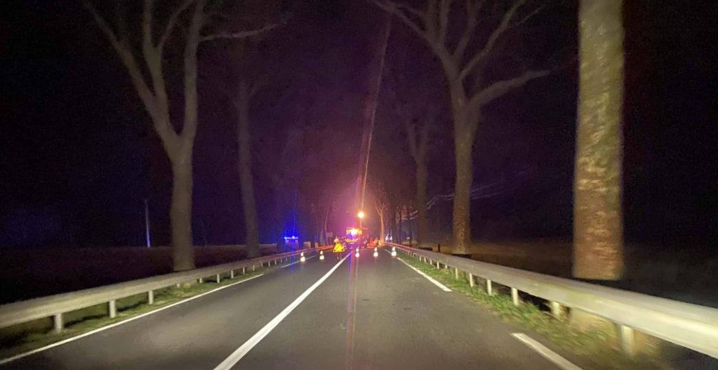 plusieurs camions pris au piège par la fermeture d'une route