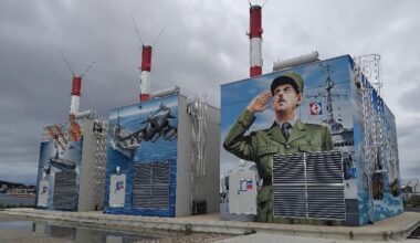 Pourquoi le porte-avions Charles de Gaulle ne craint pas les coupures électriques à Toulon