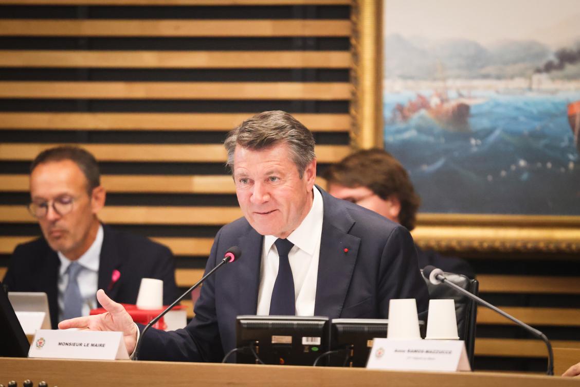 à trois mois des municipales, débat tendu entre Christian Estrosi et son opposition à propos du budget de la Ville de Nice