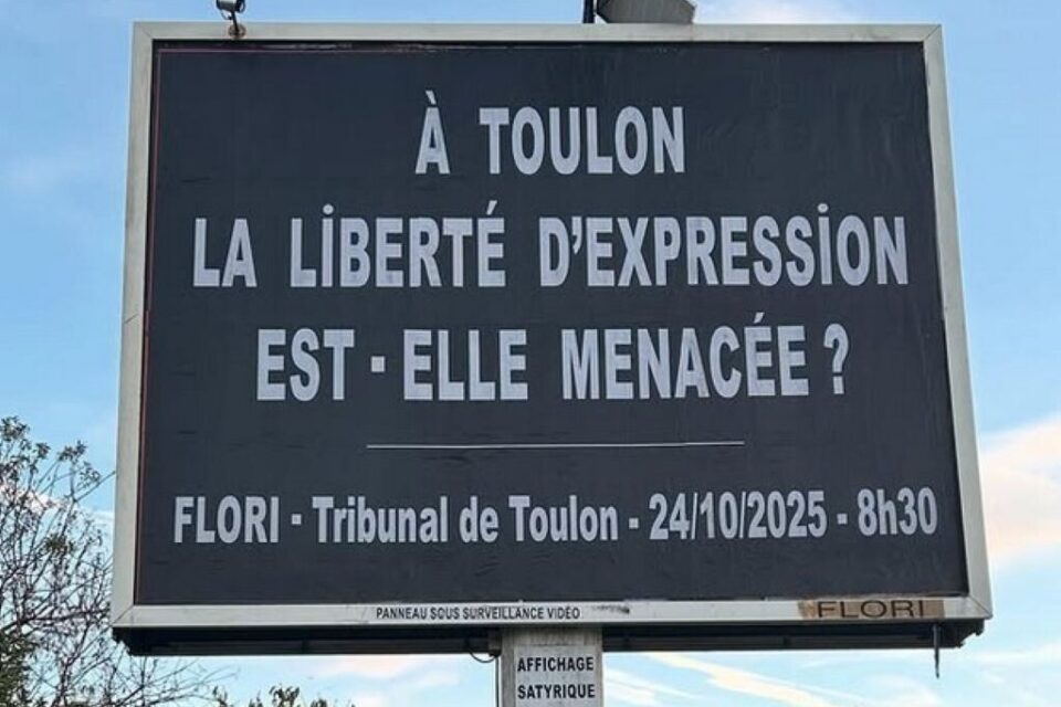 Pour une affiche où figurait la tête d'un rabbin avec un corps de missile, Michel-Ange Flori a été condamné par le tribunal correctionnel de Toulon (Var) à 10 000€ d'amende, le 3 décembre 2025.