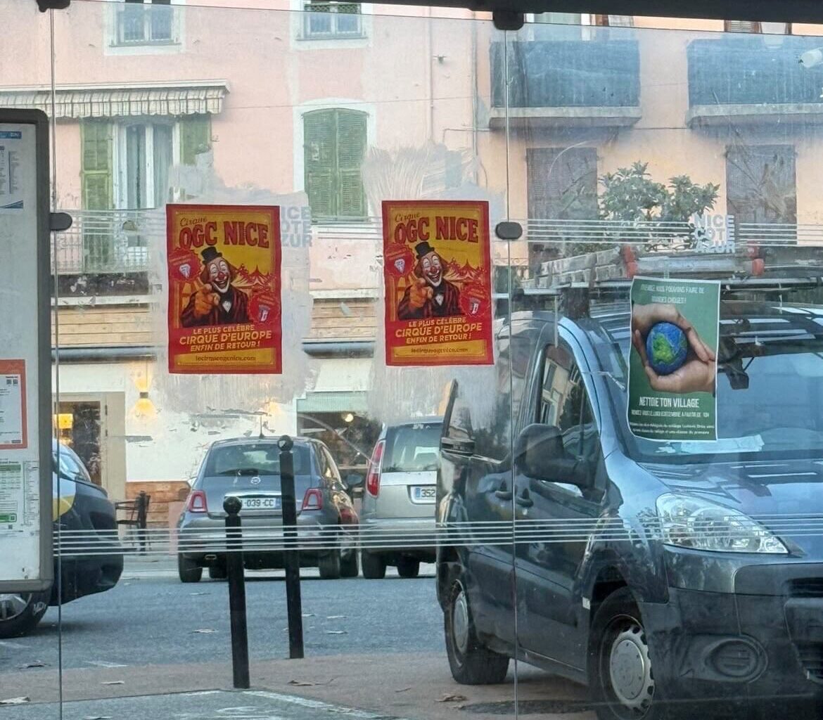 Nice. C'est quoi ces affiches étonnantes qui ont fleuri un peu partout en ville ?