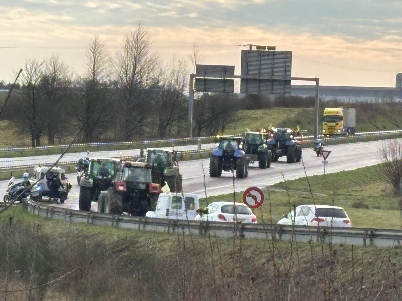 la circulation fortement ralentie à l'entrée de ville