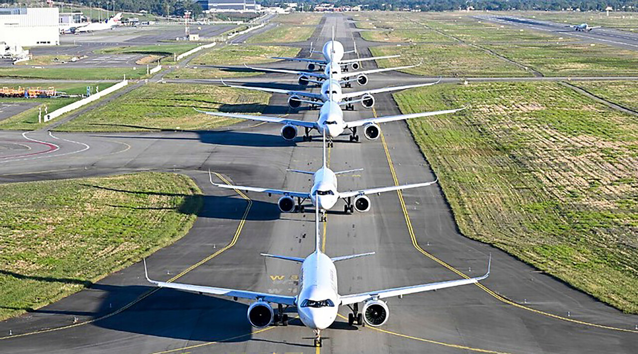 combien le constructeur doit-il livrer d'avions en décembre pour atteindre son nouvel objectif ?