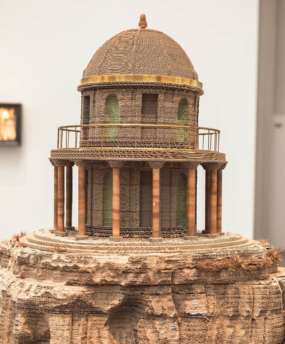 Un temple féerique miniature en bois et carton d’Eva Jospin à l’exposition « Grottesco » du Grand Palais, Paris