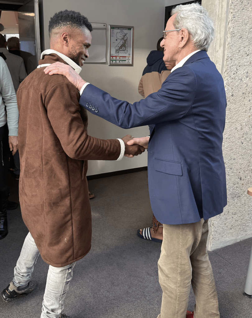 DES FAMILLES À LA RUE, DES LOGEMENTS VIDES À L'ABBAYE DES ANNÉES ENCORE...