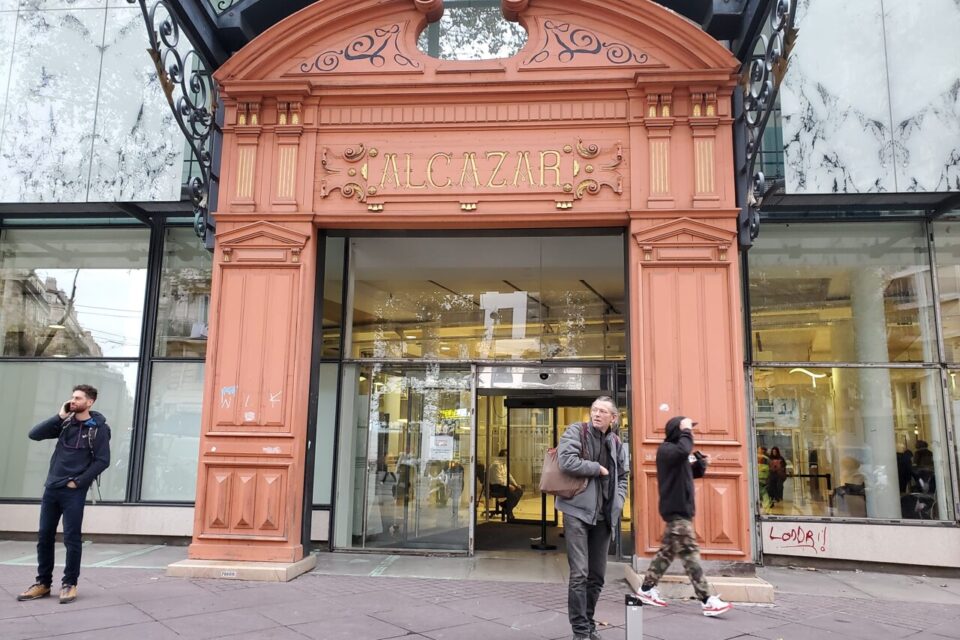 La devanture de la bibliothèque de l'Alcazar, à Marseille.