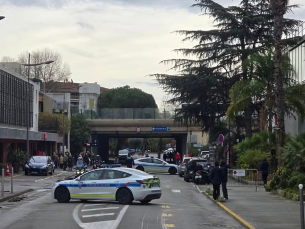 Alerte à la bombe dans un marché de Noël près de Nice, le secteur bouclé