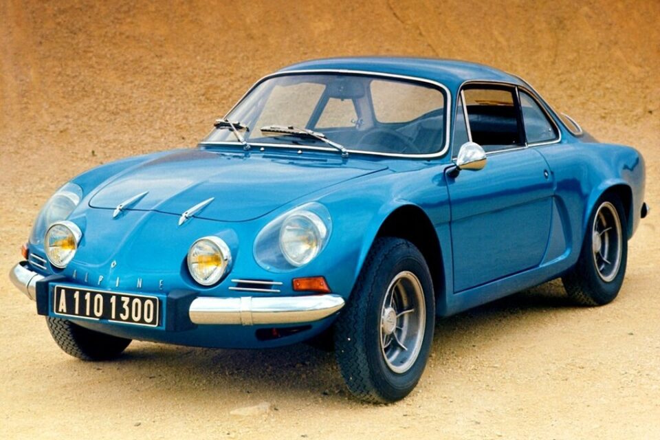 Anciennes Renault et Alpine sont exposées dès 9h sur le Cours Jean Jaurès.
