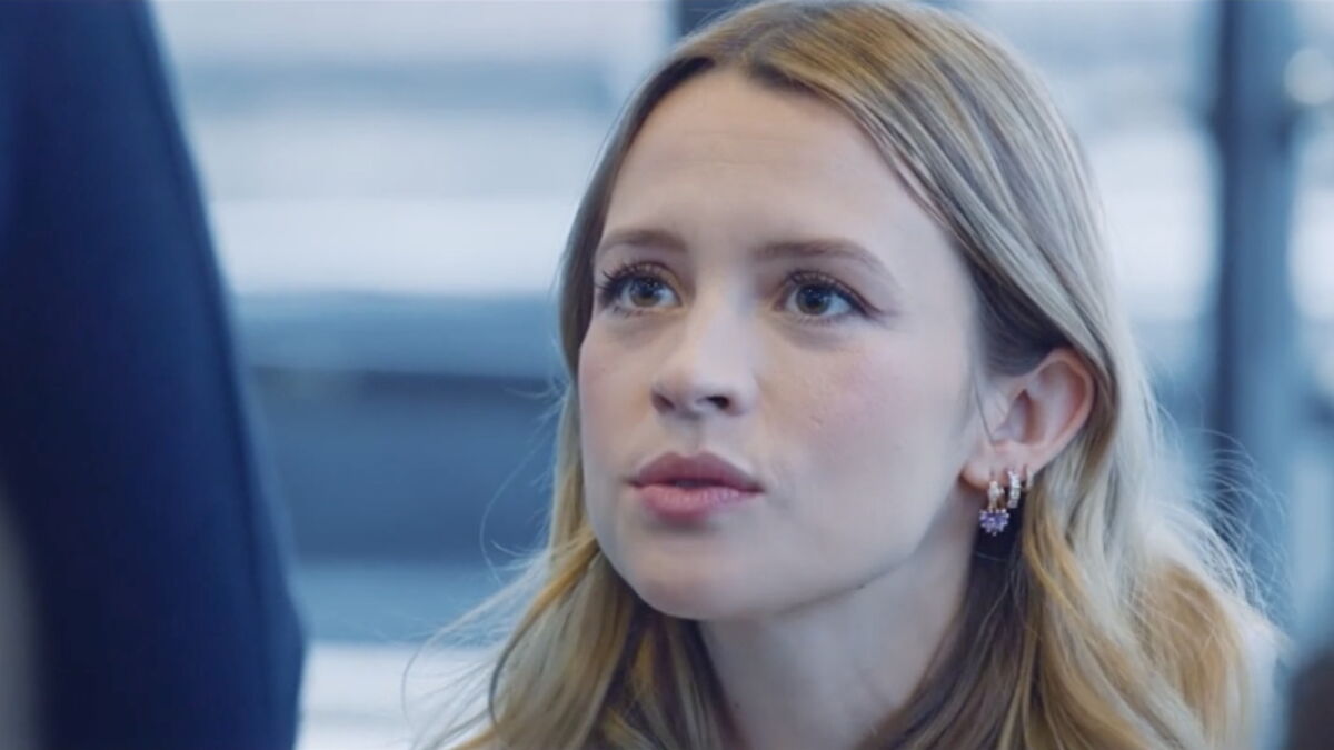 Angèle révèle souffrir d'un trouble qui empiète sur son métier : "Il y a certains sons que j'entends très fort"