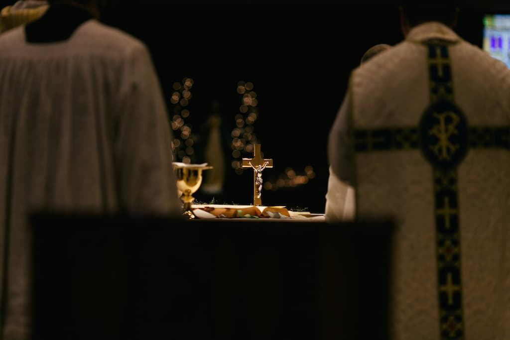 Pendant près de cinq ans, 32 prêtres de la capitale auraient été victimes du même homme. © Photo Anna Hecker/UNSPLASH