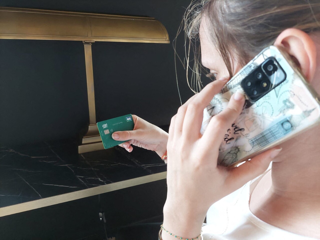 il se fait passer pour un conseiller bancaire et vole plus de 9 000 euros