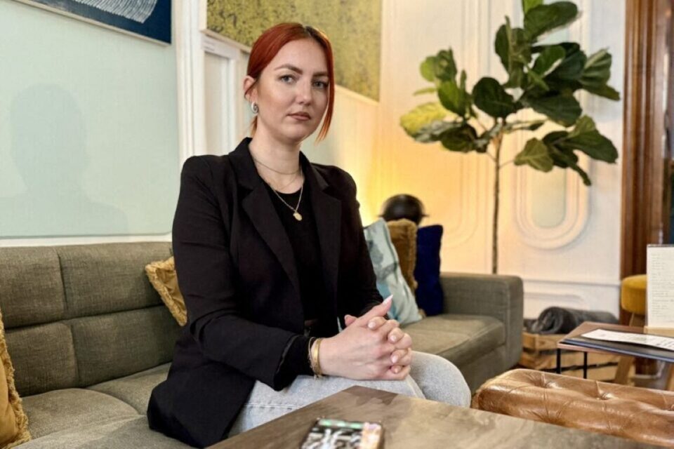 Barbara, 32 ans, se dit victime d’un homme qui s’en prend à « des femmes au passé très difficile » et à qui il soutire de l’argent.