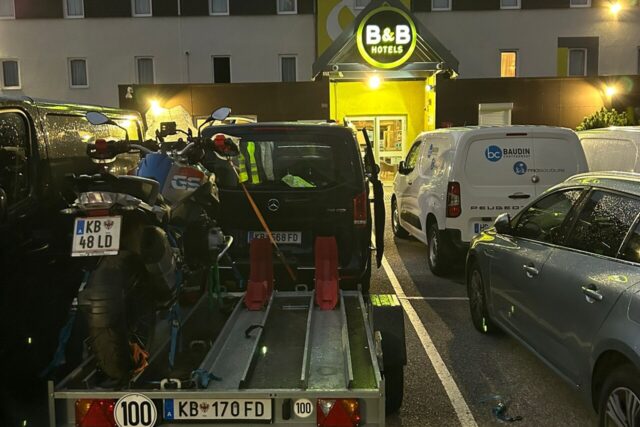 Bien qu’il l’ait sécurisé sur sa remorque de la voiture, Josef s’est fait dérober sa moto. (© Document remis à actu Grenoble)