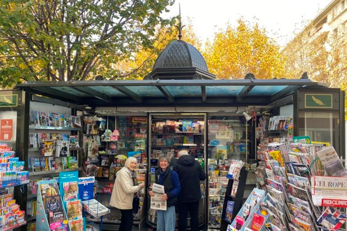 Snack, fleuriste, « clef minute »... Face à la chute des ventes de presse, comment les kiosques se réinventent à Toulon