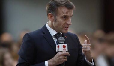 Emmanuel Macron annonce une loi pour interdire les réseaux sociaux en dessous de «15 ou 16 ans» avant la fin de son mandat