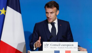 La France approuve une loi spéciale pour éviter une paralysie des services de l'État