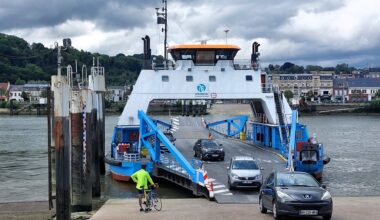 La d&eacute;cision de mettre un bac &agrave; l&rsquo;arr&ecirc;t pour cause de mauvaise visibilit&eacute; est prise par son capitaine.  (&copy; FM/76actu)