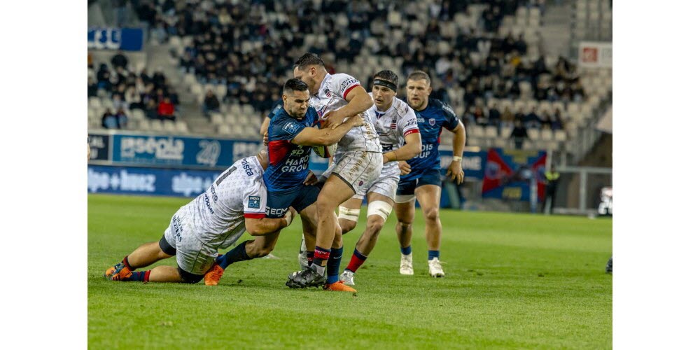 Barnabé Couilloud (demi de mêlée, 26 ans) : quinze matchs joués sur quinze possibles, Grenoblois le plus efficace au “combiné” (essais marqués/passes décisives délivrées). Photo Le DL / Anouk Anglade