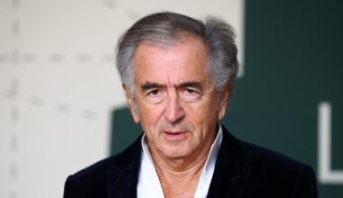 l’écrivain Bernard-Henri Lévy condamné par contumace à 33 ans de prison pour complot