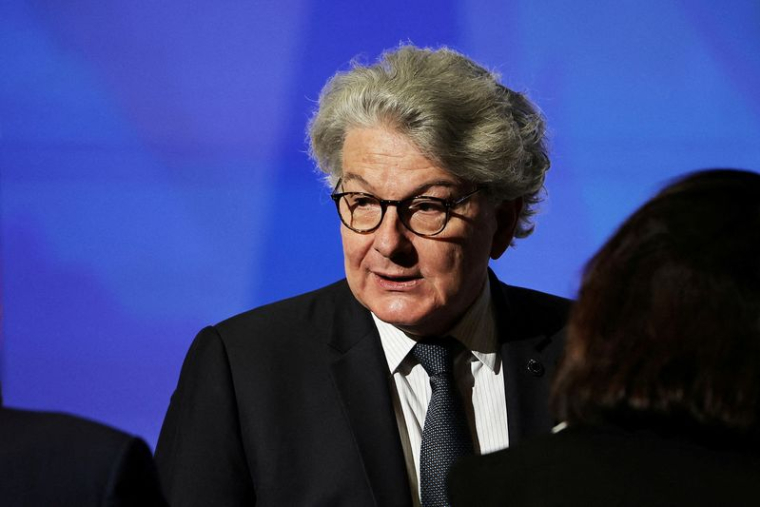 Le commissaire européen au marché intérieur Thierry Breton avant un discours du président français Emmanuel Macron sur l'Europe