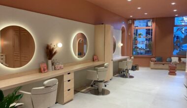 EN IMAGES. La Belle Boucle, le temple des cheveux ondulés, bouclés et crépus, a ouvert à Lille