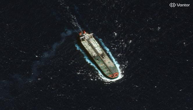 Le pétrolier « Skipper », saisi par les Etats-Unis au large des côtes vénézuéliennes le 10 décembre, aperçu alors qu’il naviguait à environ 33 kilomètres au nord de la Guadeloupe, le 12 décembre 2025.