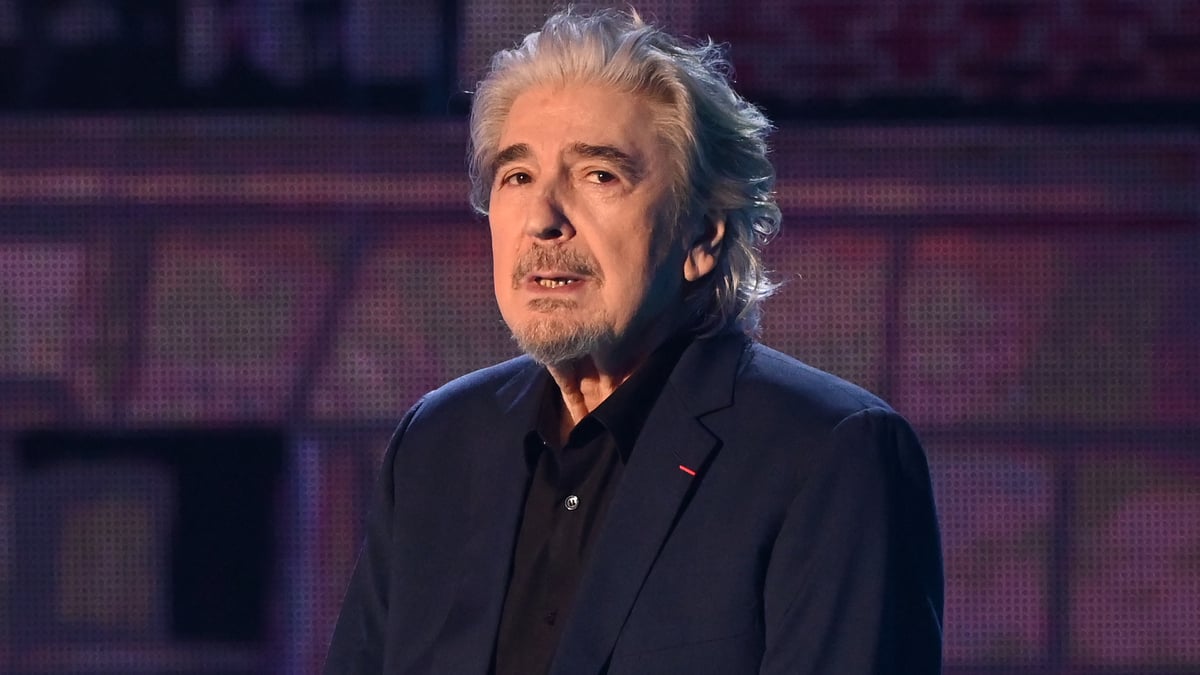 Serge Lama incapable de rester debout : "cassé de partout", le chanteur de 82 ans se livre sur son état de santé