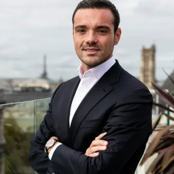 La Mairie de Paris lorgne le BHV, son patron dans la tourmente