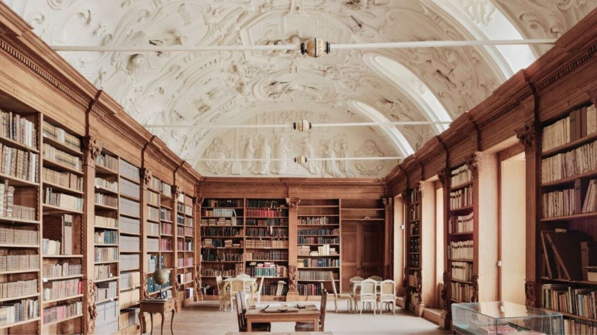 Cette bibliothèque Art nouveau à 2 h de Lille va te couper le souffle