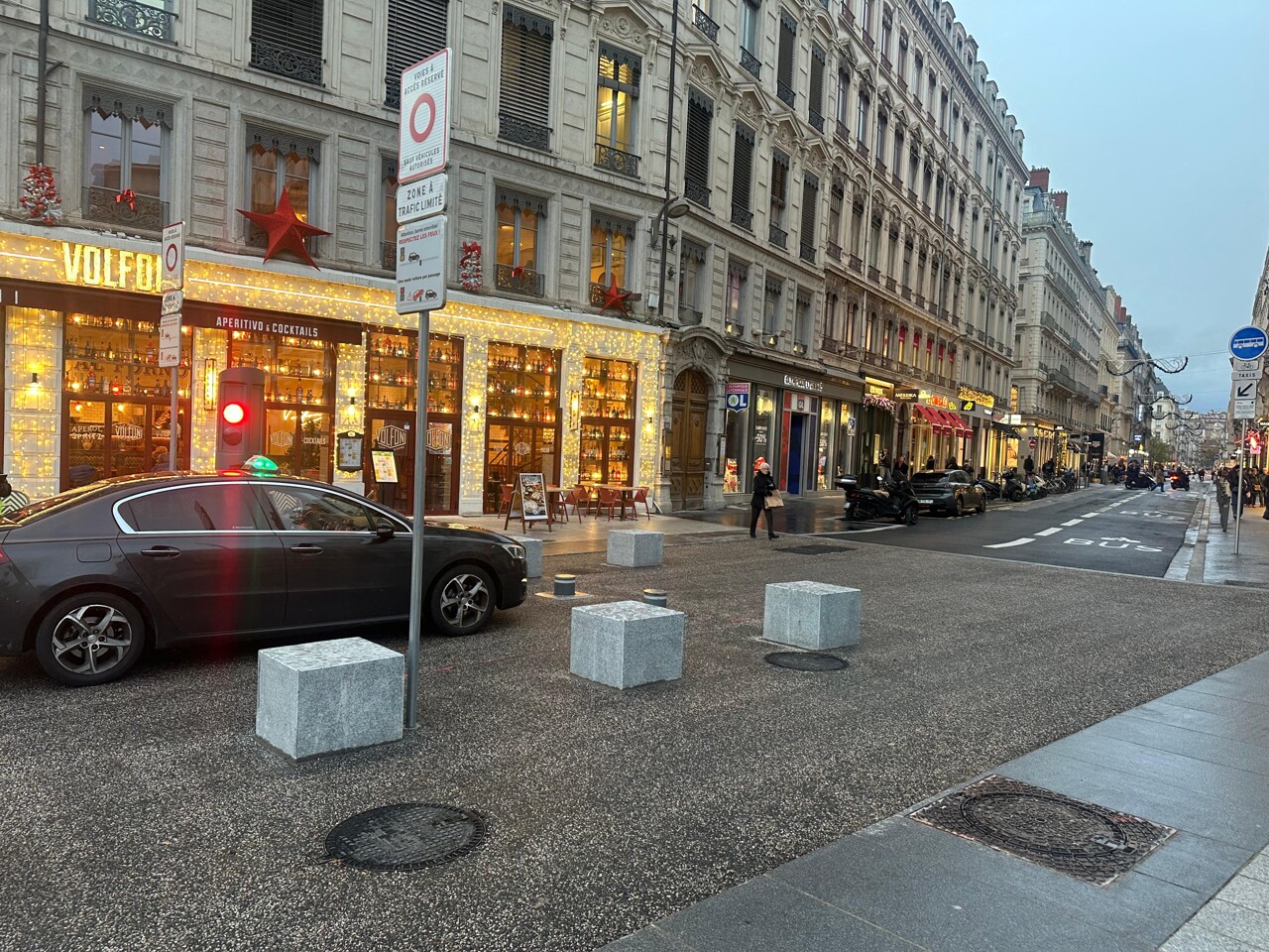 Lyon. La "rue du luxe" face à l'interdiction des voitures, entre soupe à la grimace et satisfaits