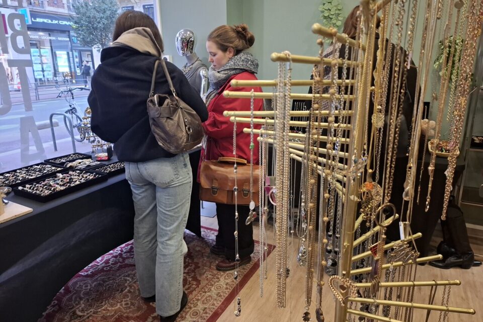 De nombreux rouennais en quête de cadeaux de Noël profite de la boutique éphémère.