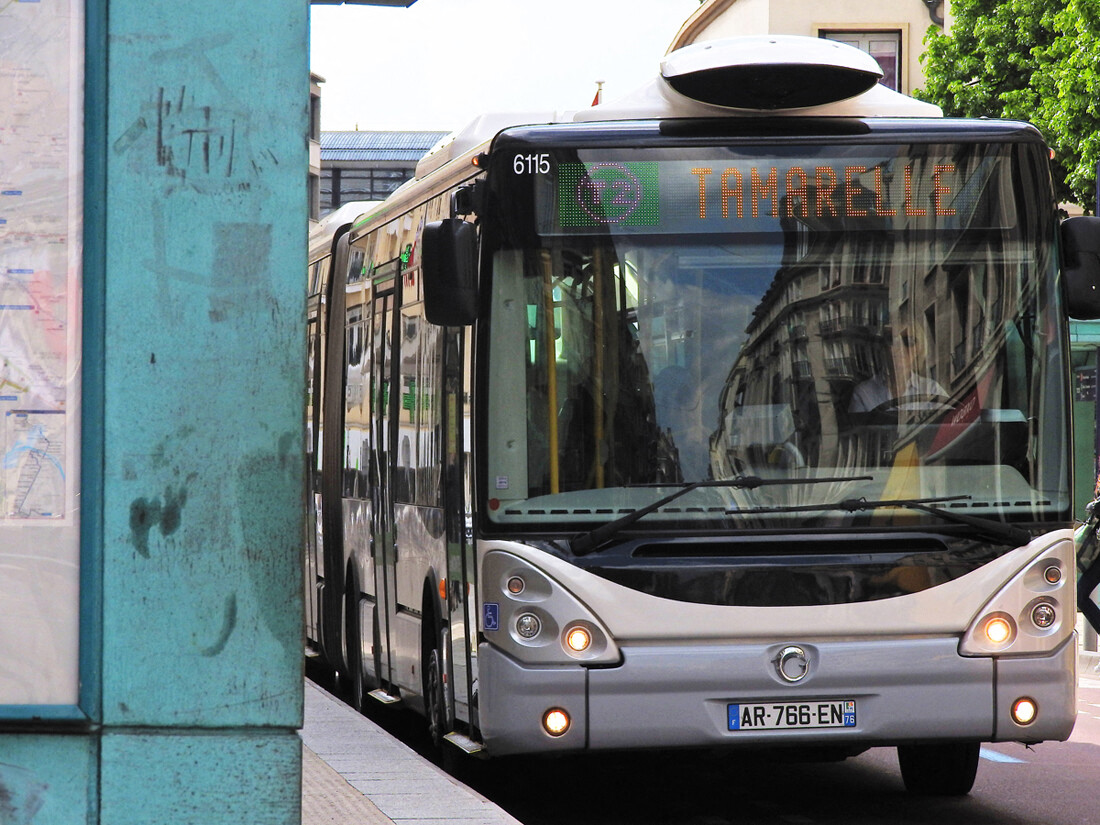 VIDÉO. Poussée, une femme tombe d'un Teor en marche à Rouen : un « accident rarissime »