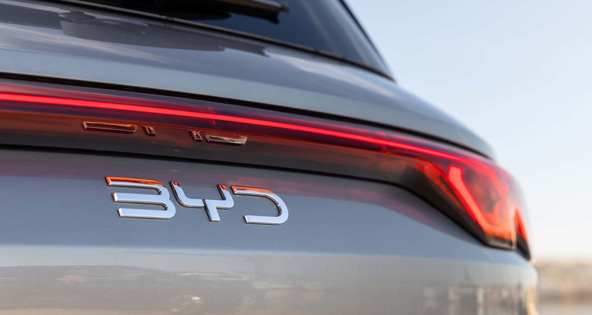 BYD prépare une voiture hybride rechargeable compacte pour l'Europe