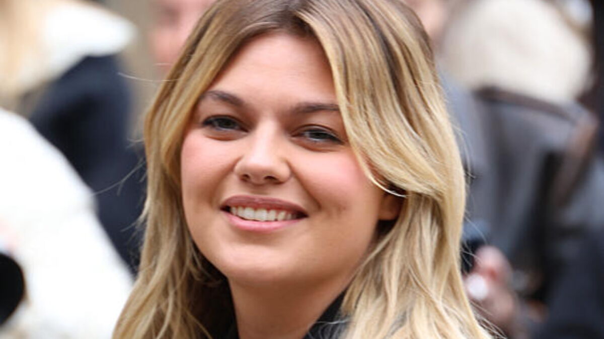 “C’est un peu gênant” : Louane avoue qu’elle avait un crush sur ce chanteur avec qui elle a travaillé plus tard