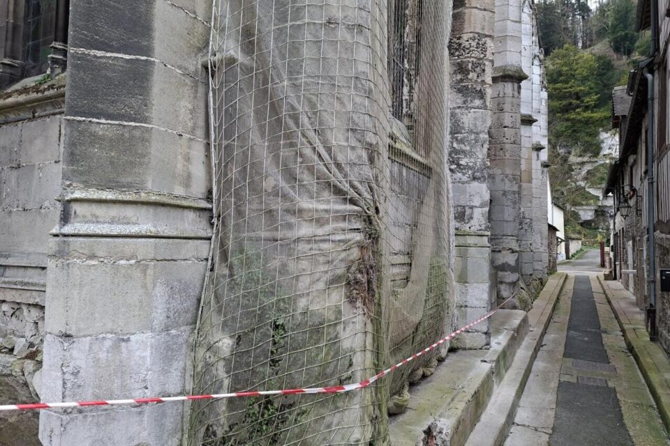 Les deux tranches de travaux prévoient de rénover tout le clocher et l'entrée de l'église, jusqu'à la première travée.