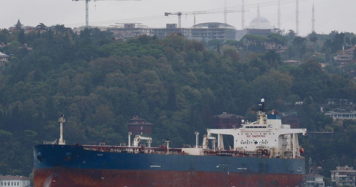 Frappé par un drone ukrainien, un pétrolier russe à la dérive inquiète la Bulgarie