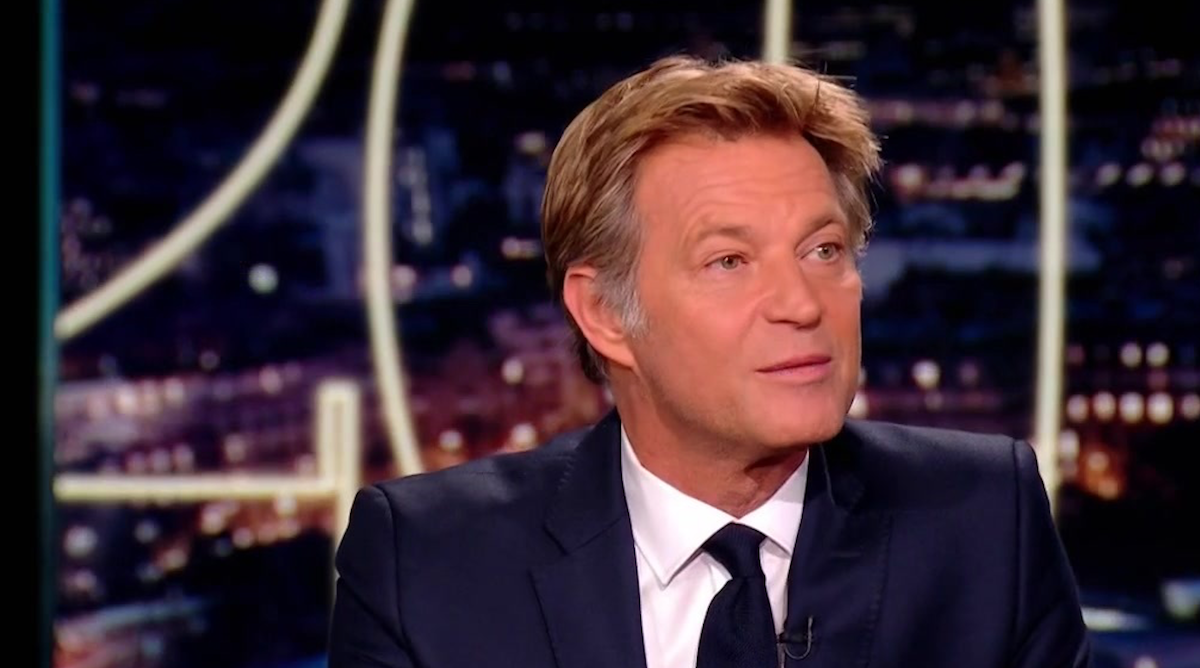 Laurent Delahousse “se permet” d’annoncer la grossesse d’une célèbre actrice présente en plateau