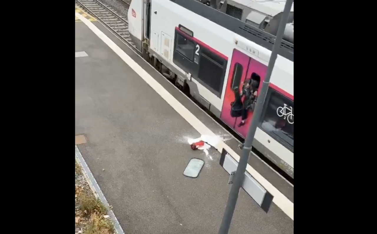 un passager agité sème le trouble dans un train SNCF près de Lyon