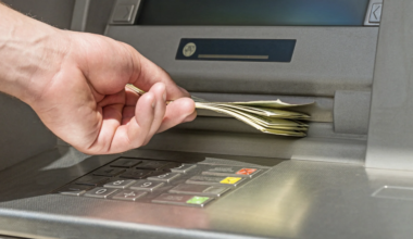 son compte bancaire est vide, trois hommes s’acharnent sur une personne handicapée