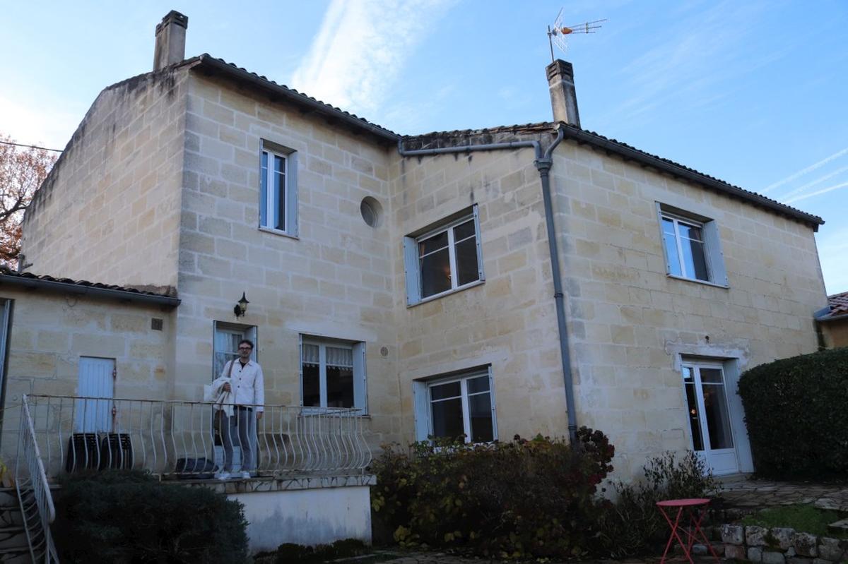 Le Bord de l’eau est installé dans un ancien domaine viticole qui appartenait à la famille Colineau.