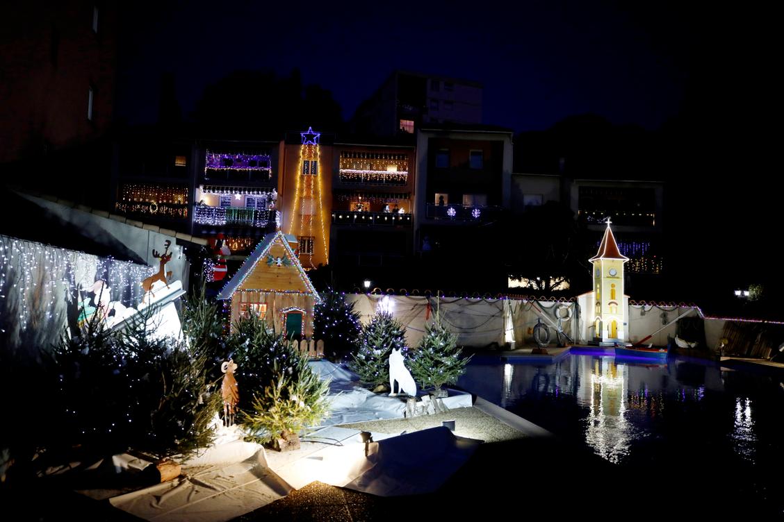 Cette copropriété de Cagnes-sur-Mer devient un féerique village de Noël tout le mois de décembre