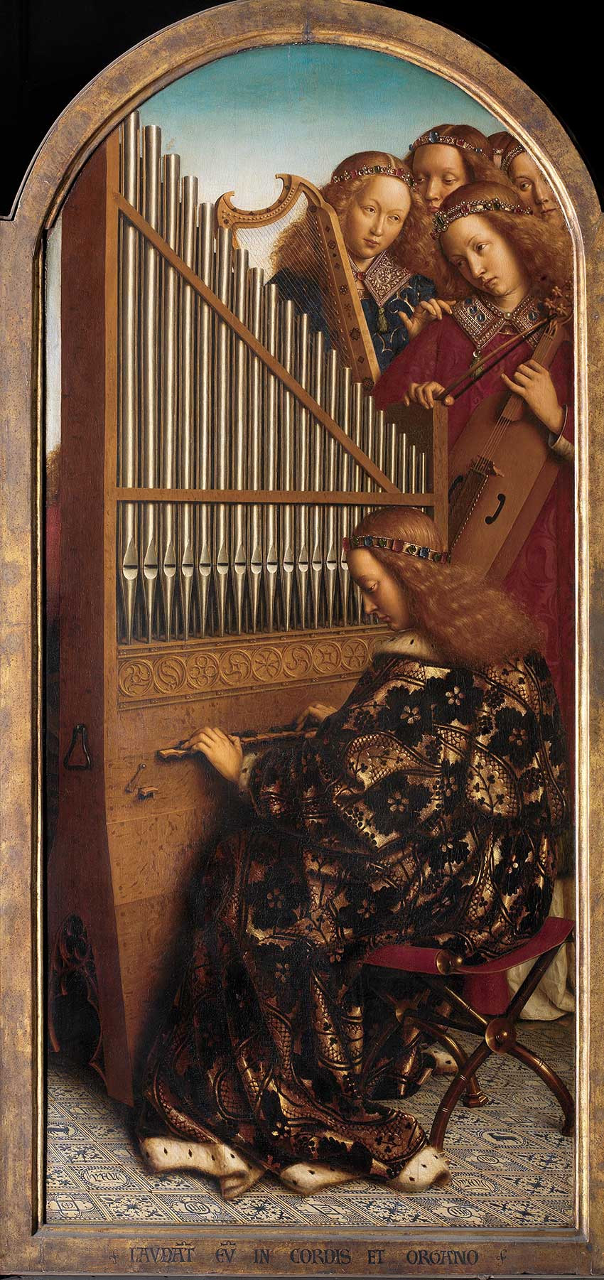 Hubert et Jan Van Eyck, Anges musiciens avec sainte Cécile, détail du retable l’Adoration de l’Agneau mystique, 1432, huile sur panneau, 520 x 340 cm (ouvert), Gand, cathédrale Saint-Bavon. © Bridgeman Images