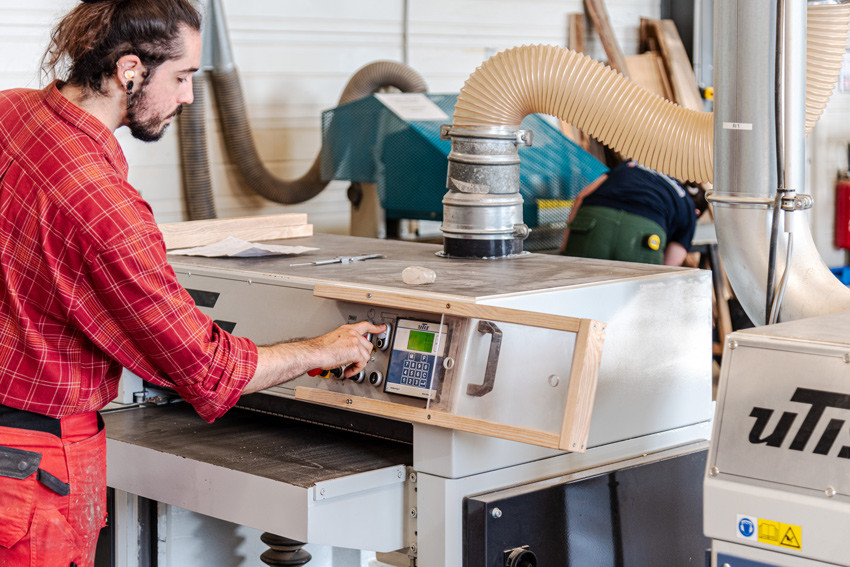 Romain Calvo, apprenti en CAP Ébéniste à l’École de l’ameublement AFPIA Est-Nord, récompensé par une médaille d'or au concours des Meilleurs Apprentis de France 2024. © Photo : AFPIA EST-NORD
